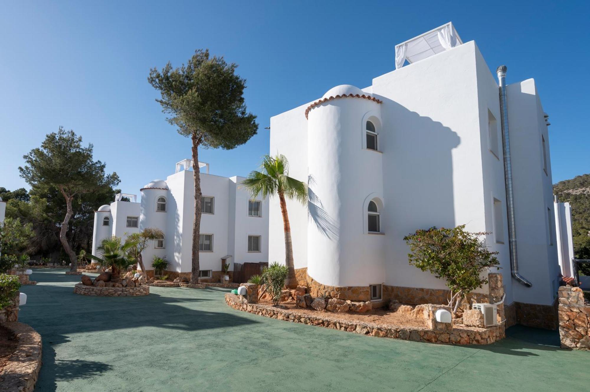 Apartamentos Blanco Sol Cala Vadella  Exterior photo
