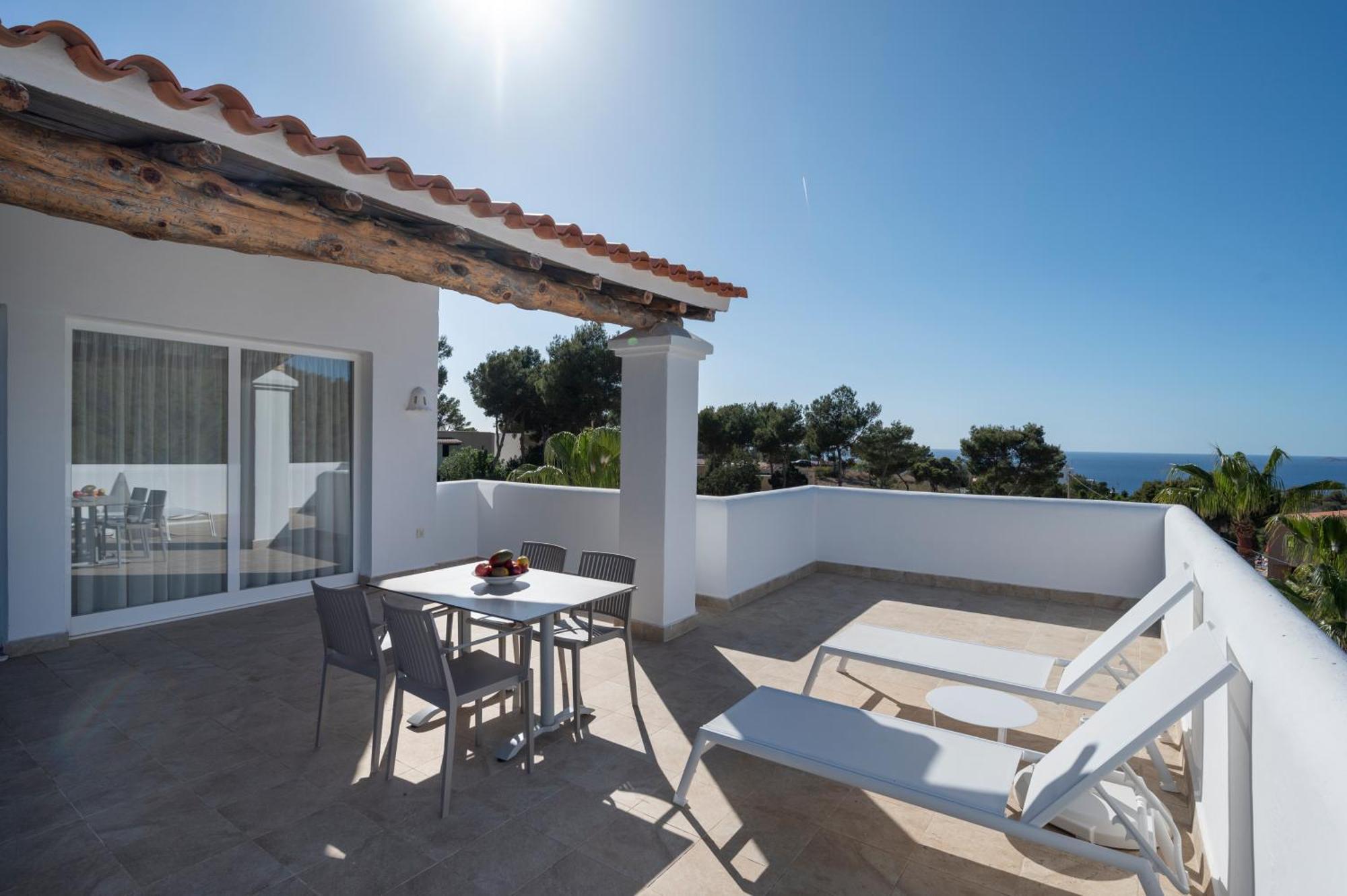 Apartamentos Blanco Sol Cala Vadella  Exterior photo